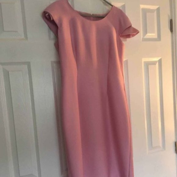 Dresses and Gowns for the Holiday Season - Picture 5 of 16